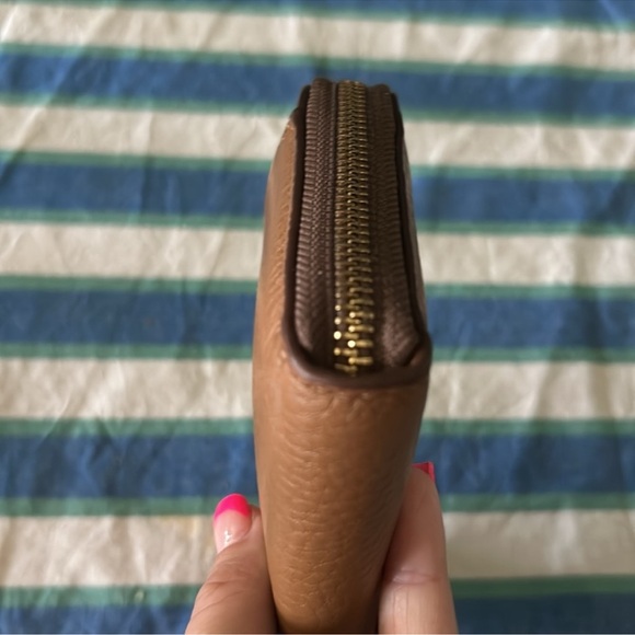 Tory Burch Robinson Wallet - Picture 7 of 8